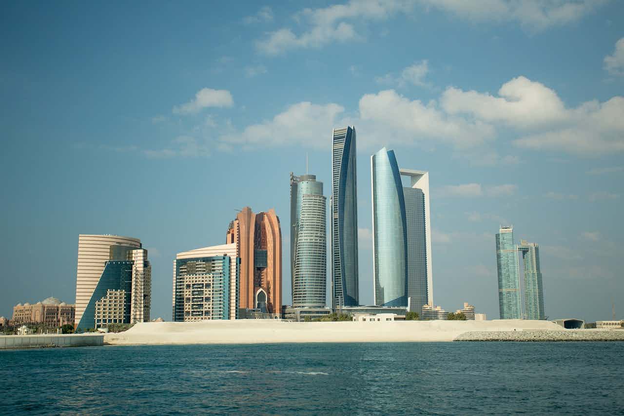 Abu Dhabi – Wo Tradition auf Moderne trifft